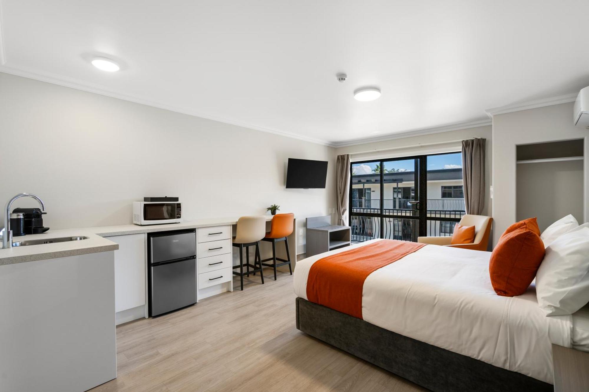 Stay 284 Rotorua - Refurbished Modern Accommodation ภายนอก รูปภาพ
