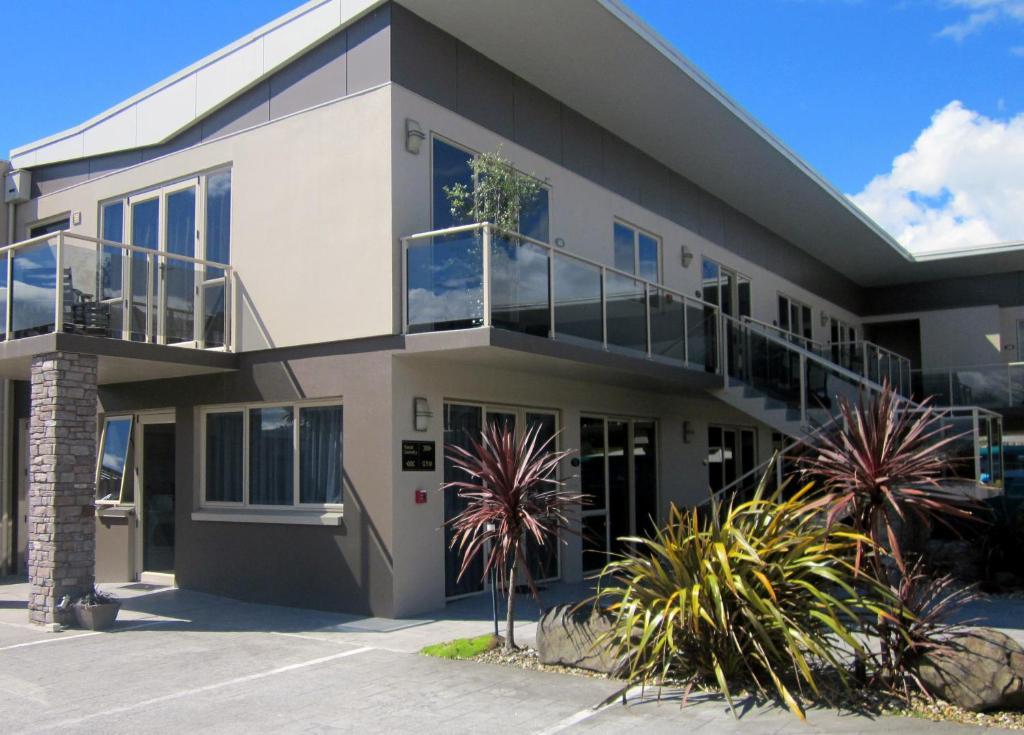 Stay 284 Rotorua - Refurbished Modern Accommodation ภายนอก รูปภาพ