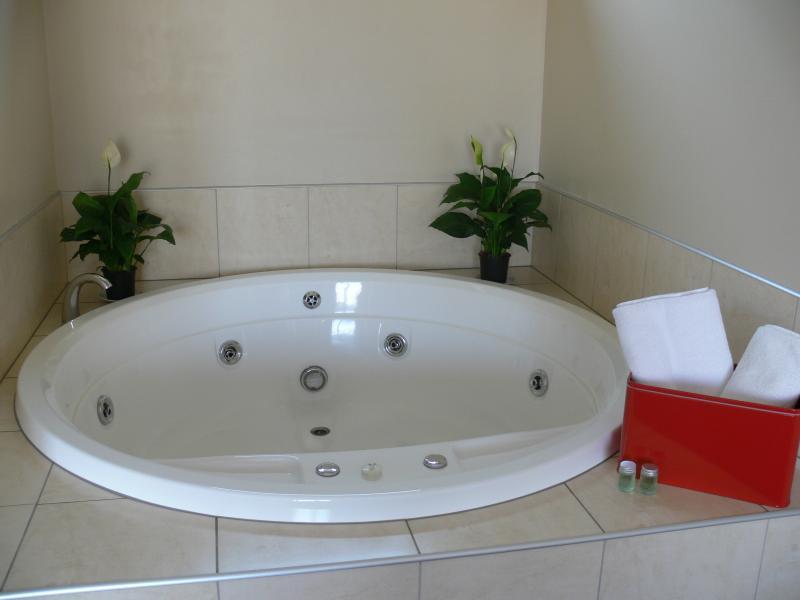 Stay 284 Rotorua - Refurbished Modern Accommodation ภายนอก รูปภาพ