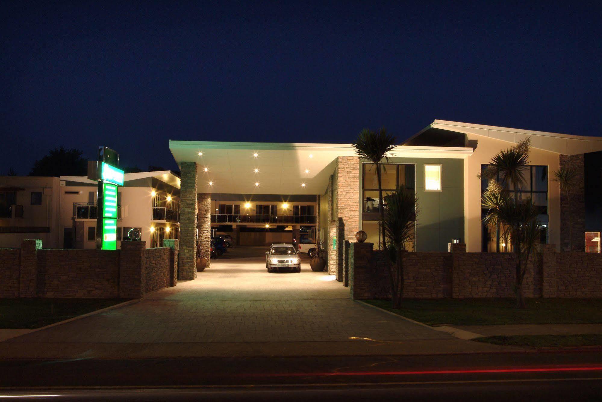Stay 284 Rotorua - Refurbished Modern Accommodation ภายนอก รูปภาพ