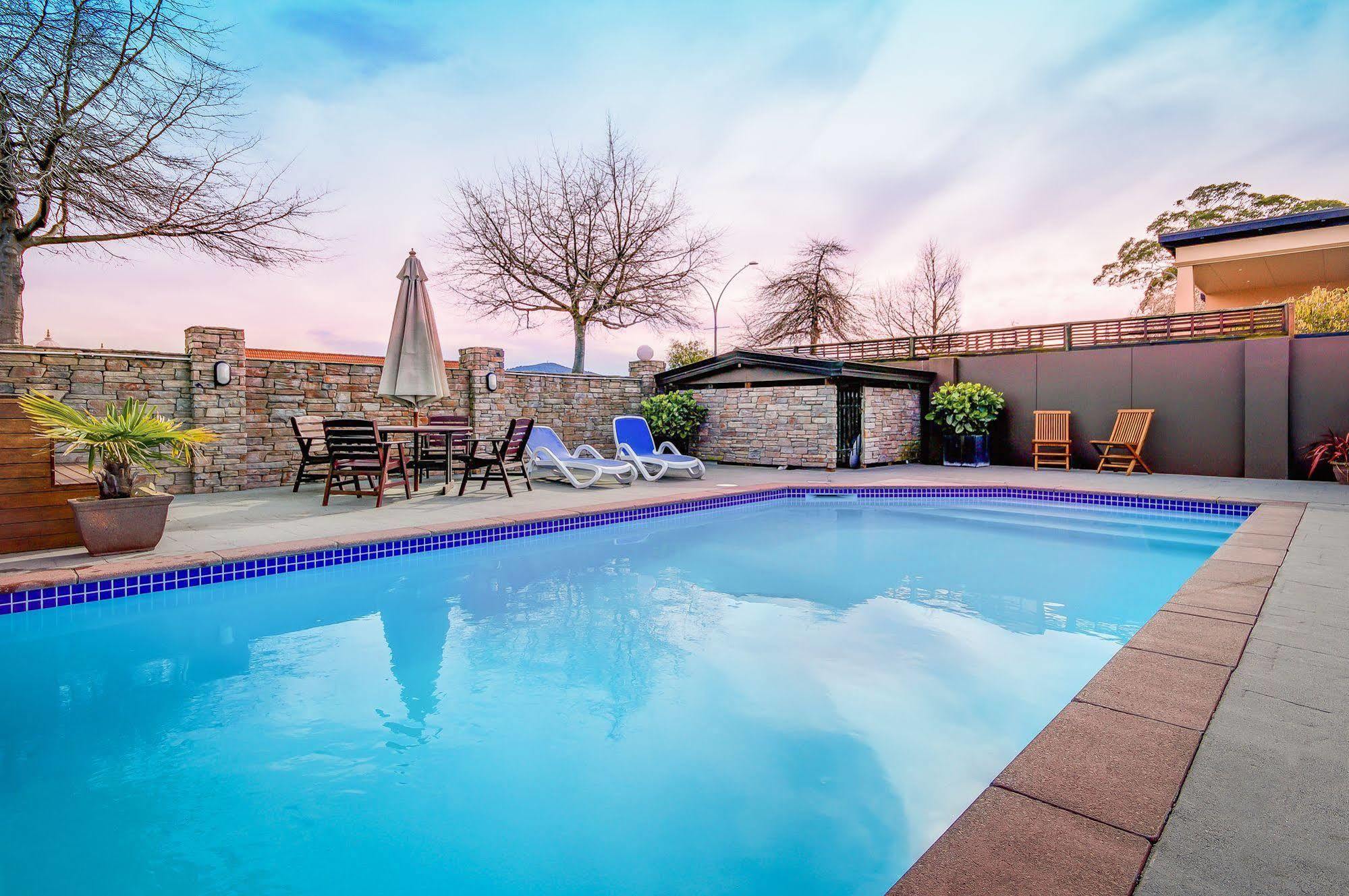 Stay 284 Rotorua - Refurbished Modern Accommodation ภายนอก รูปภาพ